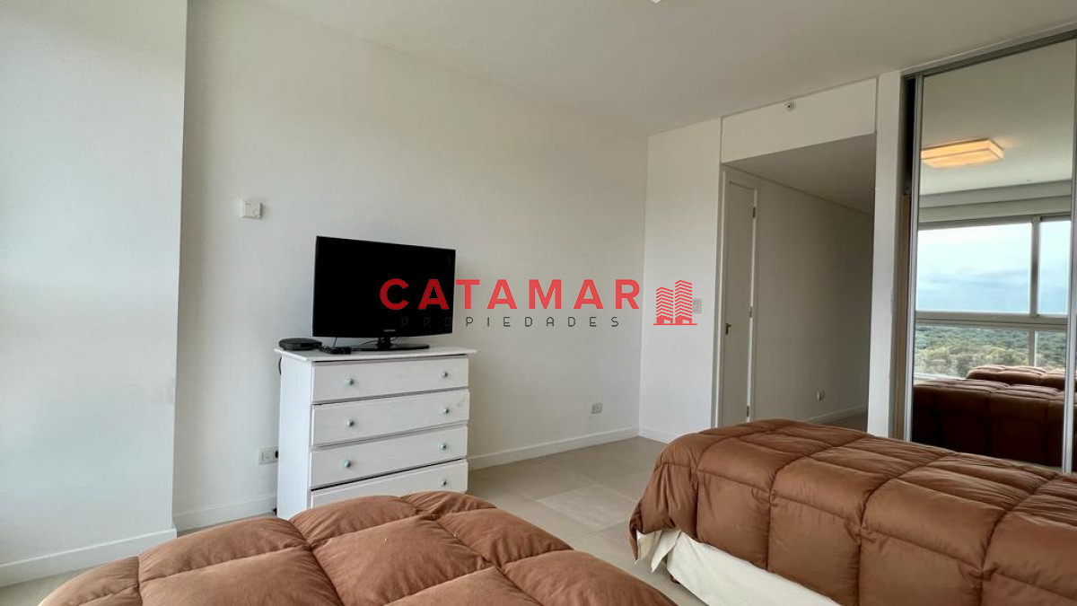 Apartamento ID.476 - Le Parc II dos dormitorios en suite habitación de servicio Playa Brava Punta del Este