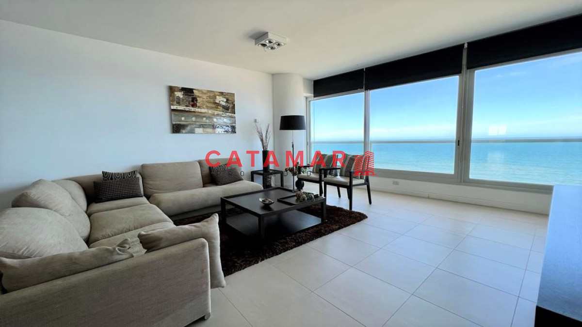 Apartamento ID.476 - Le Parc II dos dormitorios en suite habitación de servicio Playa Brava Punta del Este