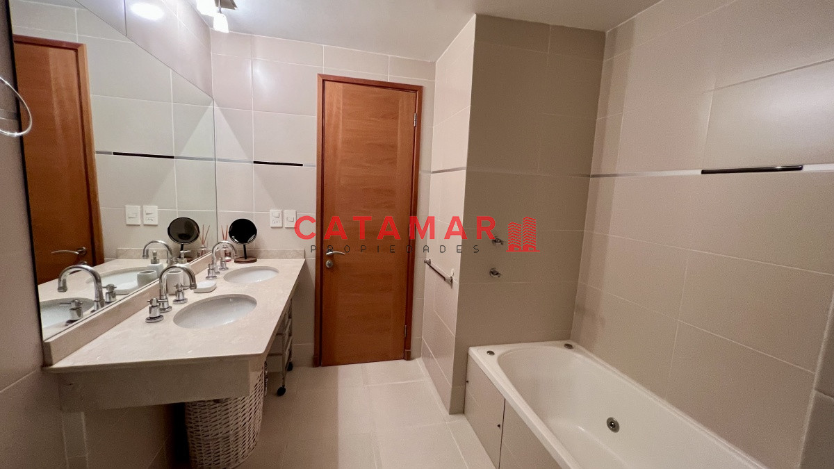 Apartamento ID.490 - Departamento dos dormitorios vista al mar Playa Mansa Punta del Este