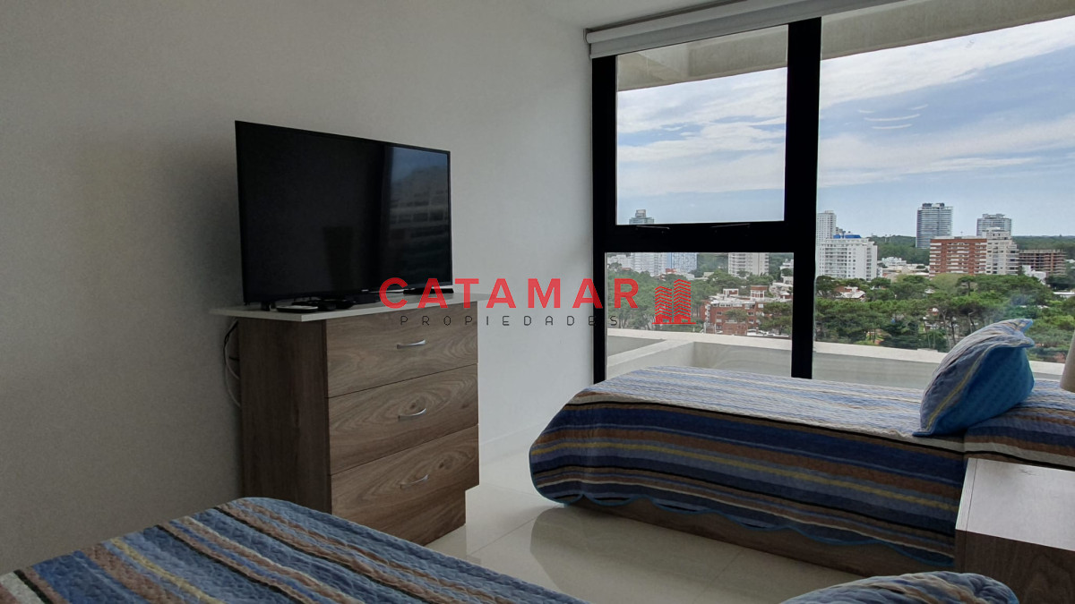 Apartamento ID.229 - Venta departamento tres dormitorios en suite importante torre zona Mansa Punta del este