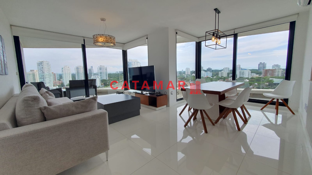 Apartamento ID.229 - Venta departamento tres dormitorios en suite importante torre zona Mansa Punta del este