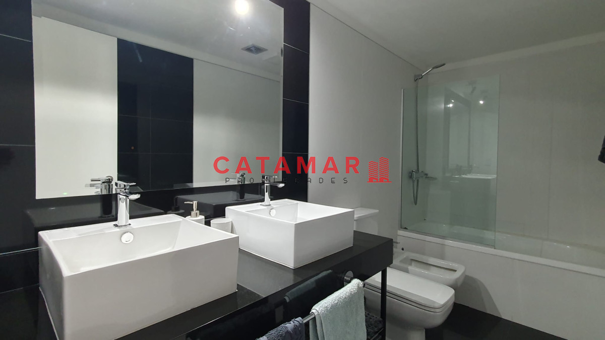 Apartamento ID.229 - Venta departamento tres dormitorios en suite importante torre zona Mansa Punta del este