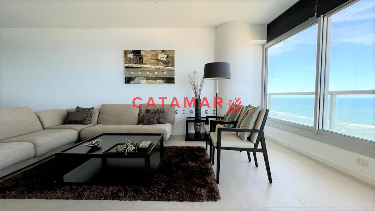 Apartamento ID.476 - Le Parc II dos dormitorios en suite habitación de servicio Playa Brava Punta del Este