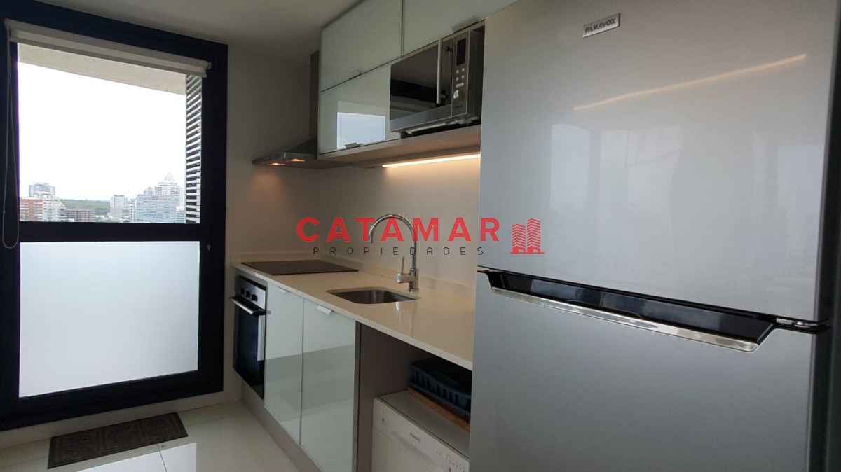 Apartamento ID.229 - Venta departamento tres dormitorios en suite importante torre zona Mansa Punta del este