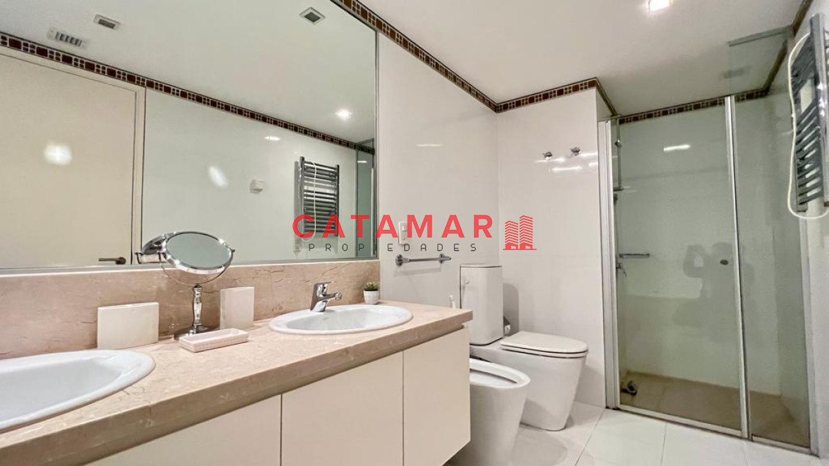 Apartamento ID.476 - Le Parc II dos dormitorios en suite habitación de servicio Playa Brava Punta del Este
