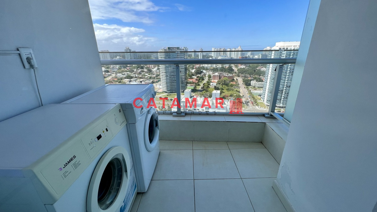 Apartamento ID.490 - Departamento dos dormitorios vista al mar Playa Mansa Punta del Este