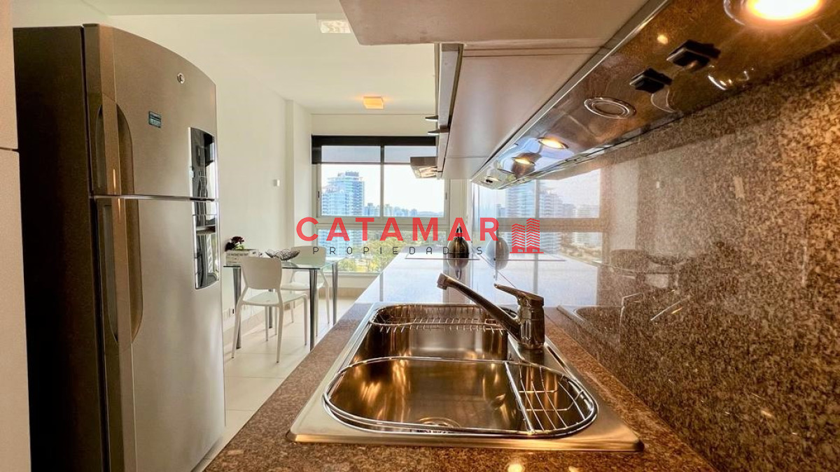 Apartamento ID.476 - Le Parc II dos dormitorios en suite habitación de servicio Playa Brava Punta del Este