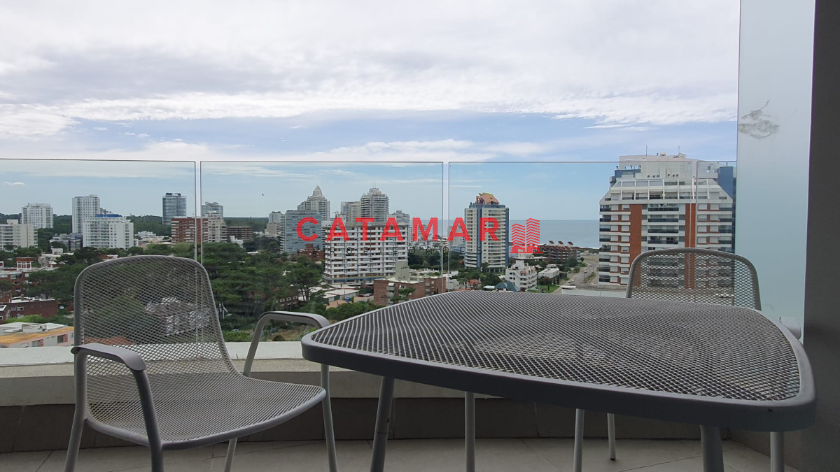 Apartamento ID.229 - Venta departamento tres dormitorios en suite importante torre zona Mansa Punta del este