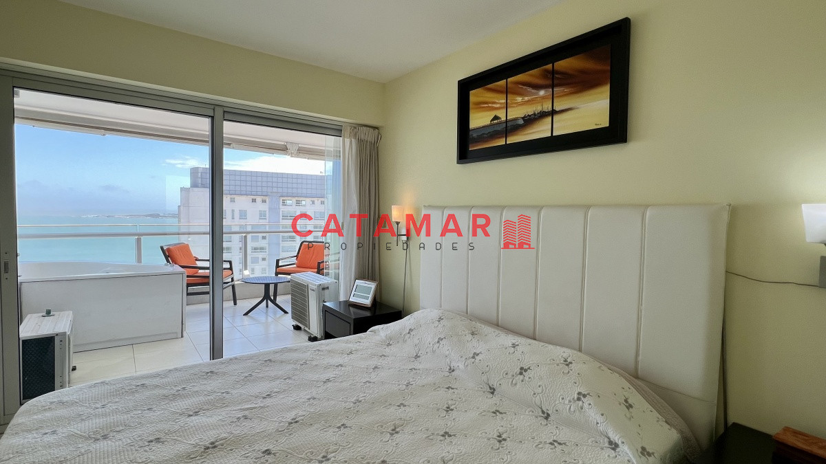 Apartamento ID.490 - Departamento dos dormitorios vista al mar Playa Mansa Punta del Este