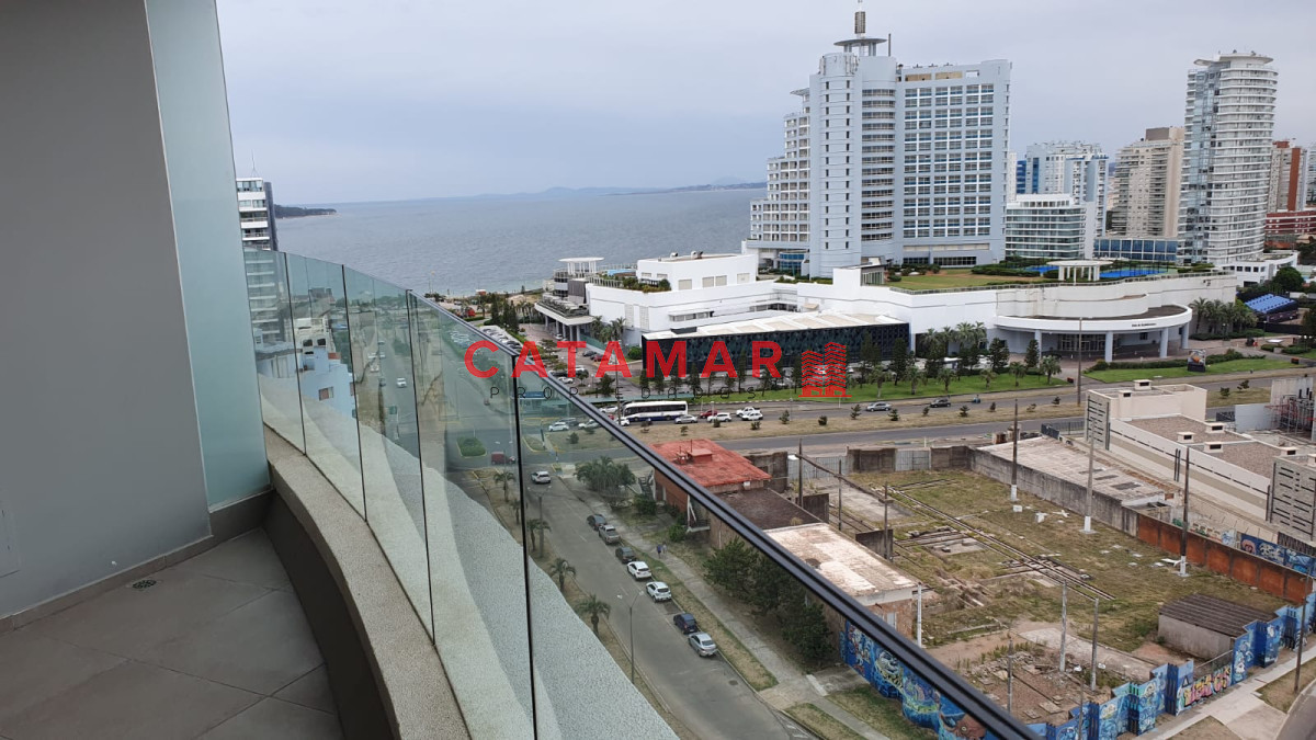 Apartamento ID.229 - Venta departamento tres dormitorios en suite importante torre zona Mansa Punta del este