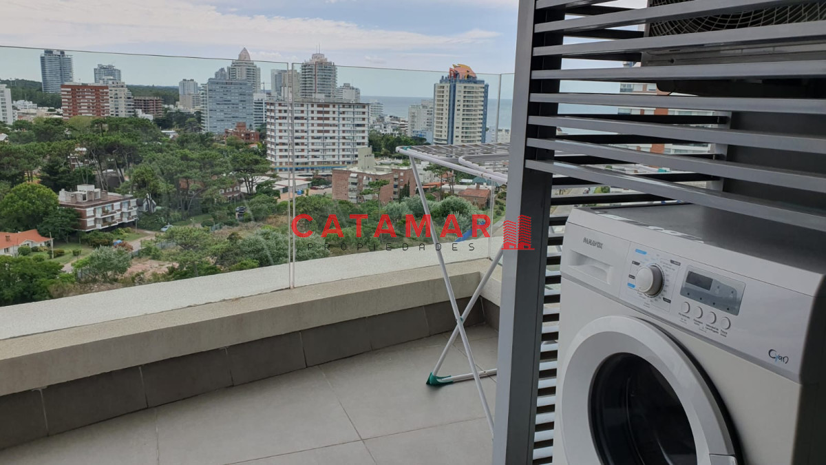 Apartamento ID.229 - Venta departamento tres dormitorios en suite importante torre zona Mansa Punta del este