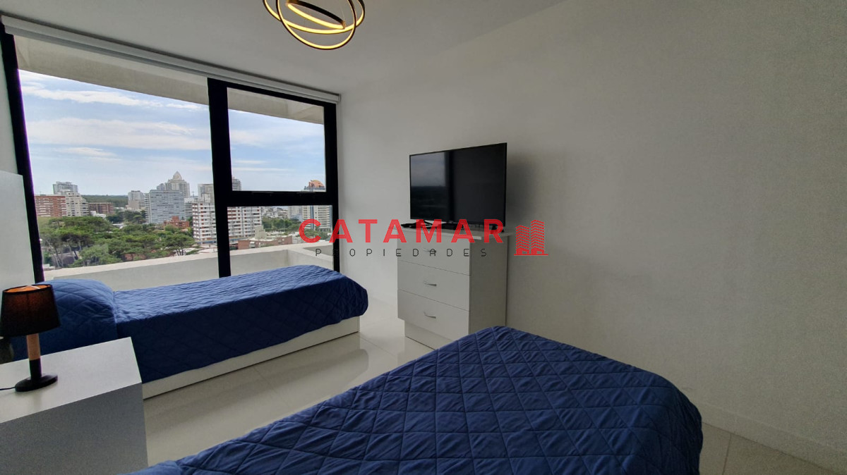 Apartamento ID.229 - Venta departamento tres dormitorios en suite importante torre zona Mansa Punta del este
