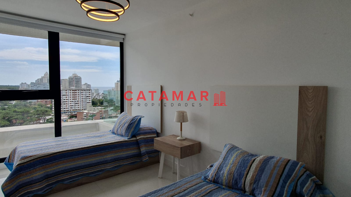 Apartamento ID.229 - Venta departamento tres dormitorios en suite importante torre zona Mansa Punta del este