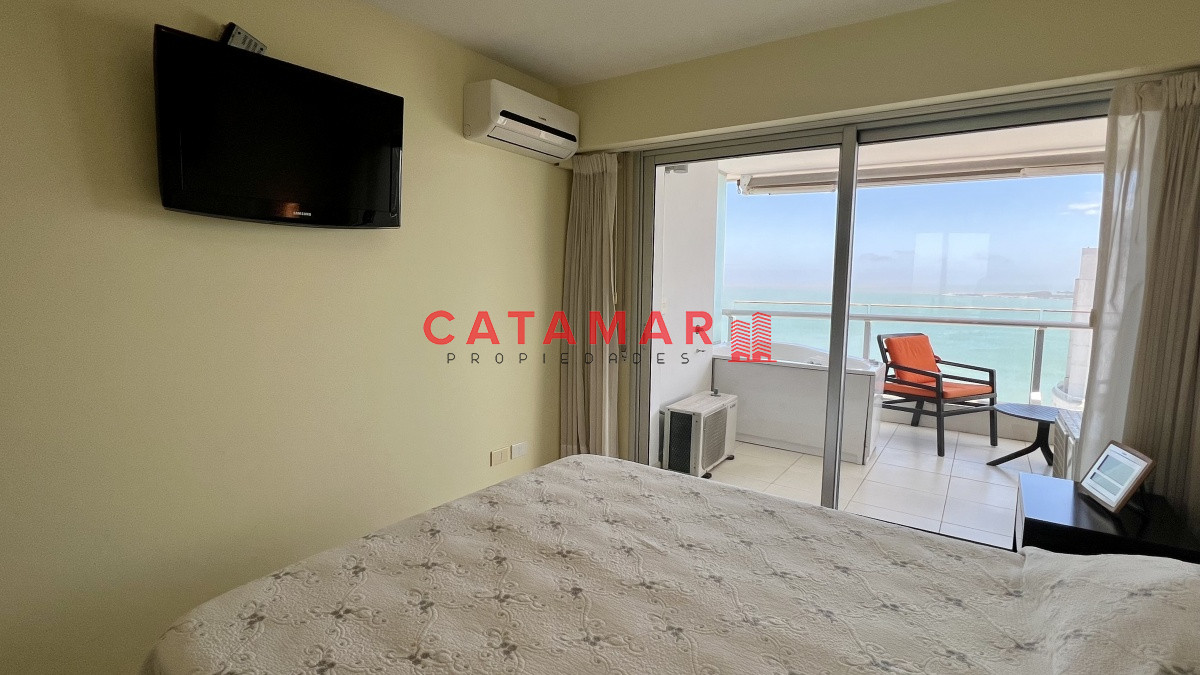 Apartamento ID.490 - Departamento dos dormitorios vista al mar Playa Mansa Punta del Este