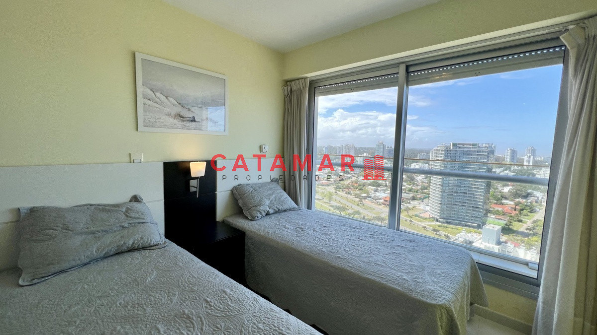Apartamento ID.490 - Departamento dos dormitorios vista al mar Playa Mansa Punta del Este