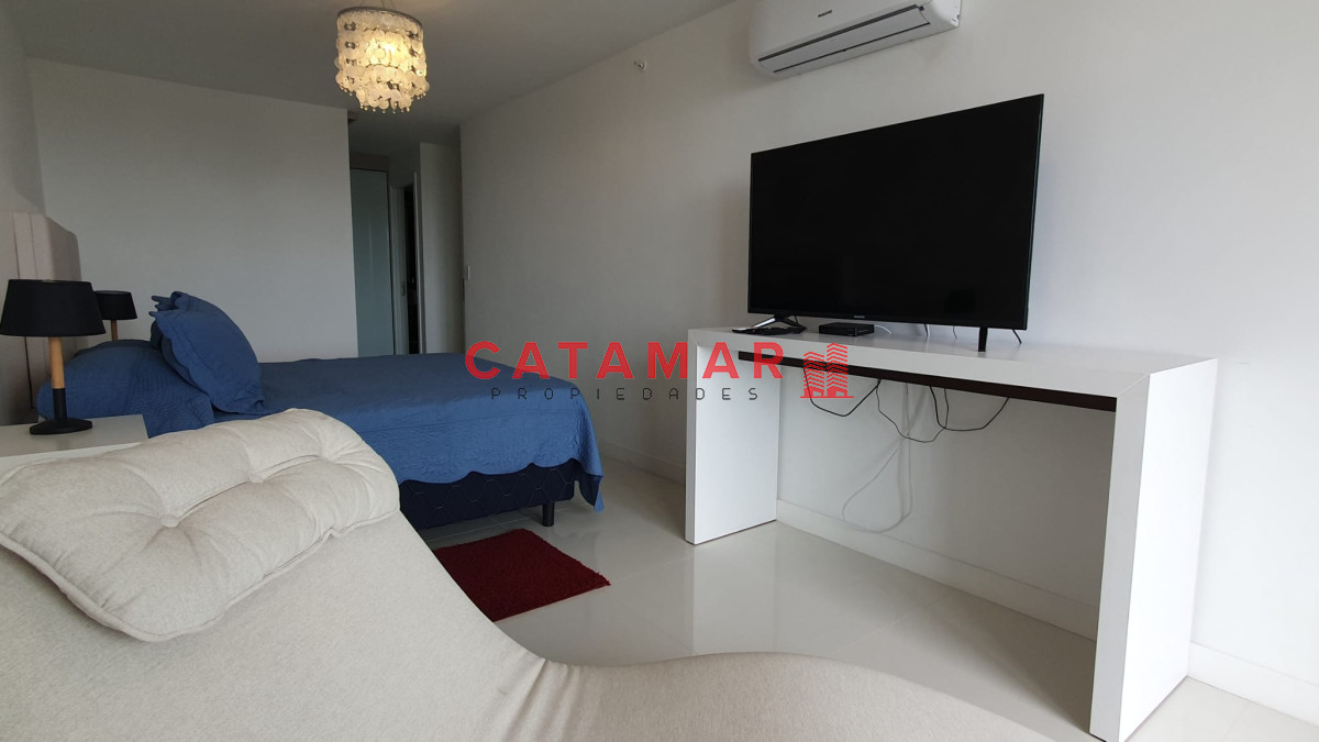 Apartamento ID.229 - Venta departamento tres dormitorios en suite importante torre zona Mansa Punta del este