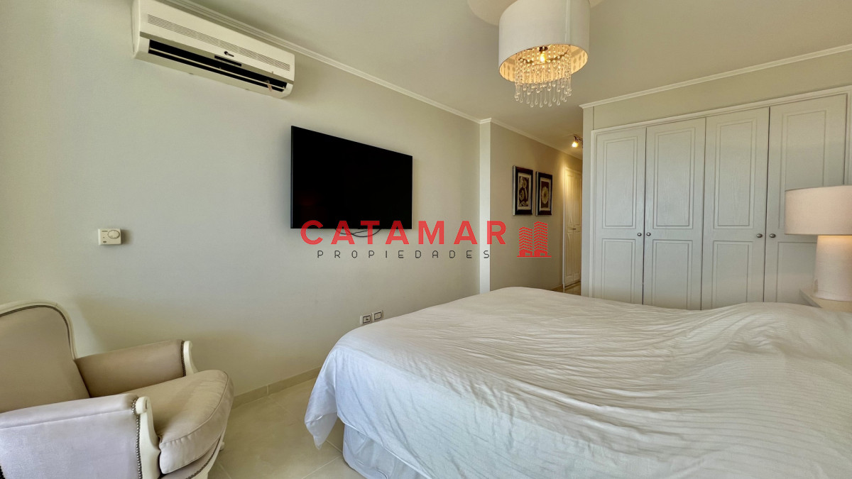 Apartamento ID.742 - Apartamento primera linea playa mansa Le Jardin en venta