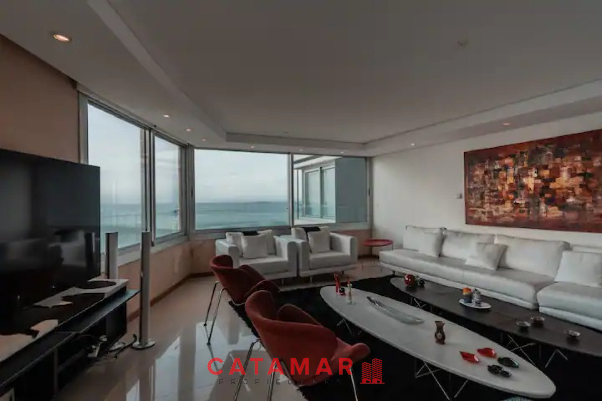 Apartamento ID.654 - Departamento Tiburon de tres dormitorios mas dependencia Playa Brava Punta del Este