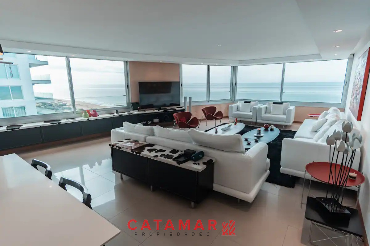 Apartamento ID.654 - Departamento Tiburon de tres dormitorios mas dependencia Playa Brava Punta del Este