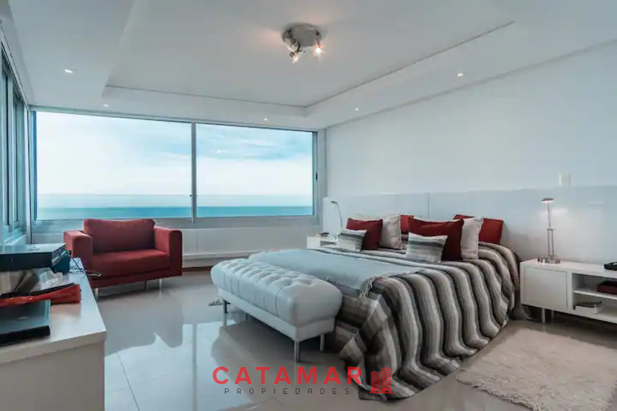 Apartamento ID.654 - Departamento Tiburon de tres dormitorios mas dependencia Playa Brava Punta del Este