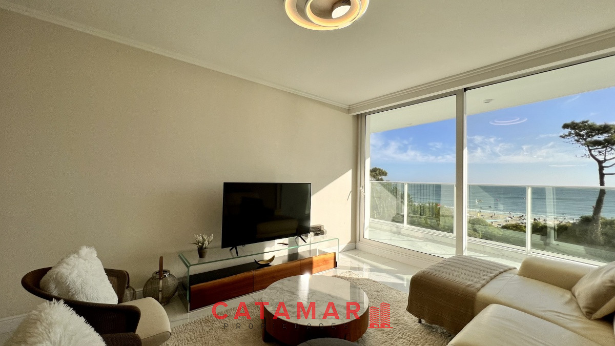 Apartamento ID.455 - Venta departamento tres dormitorios en suite Playa Mansa Punta del Este