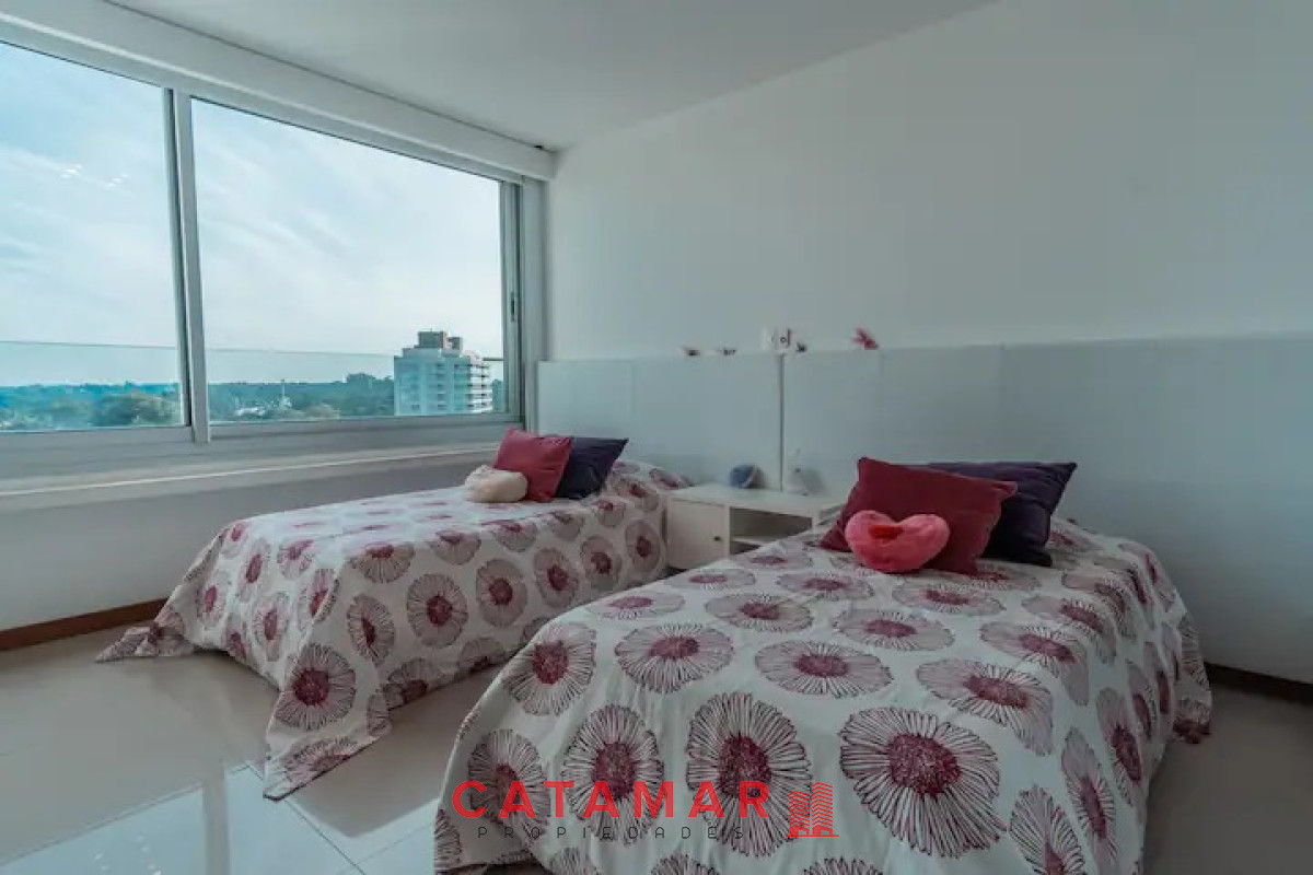 Apartamento ID.654 - Departamento Tiburon de tres dormitorios mas dependencia Playa Brava Punta del Este