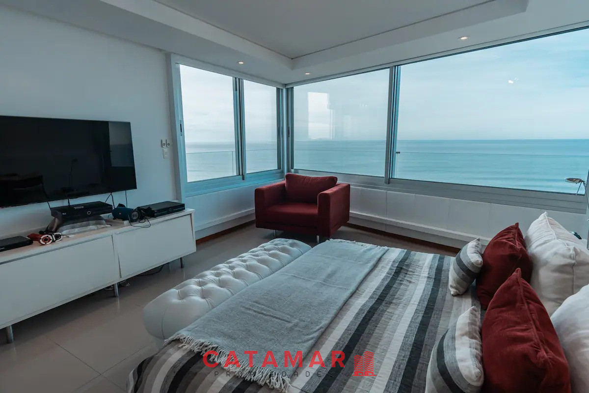 Apartamento ID.654 - Departamento Tiburon de tres dormitorios mas dependencia Playa Brava Punta del Este