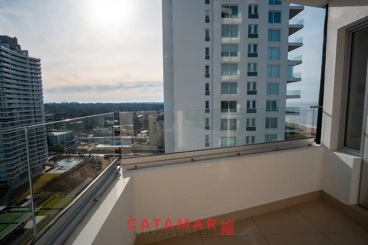 Apartamento ID.654 - Departamento Tiburon de tres dormitorios mas dependencia Playa Brava Punta del Este