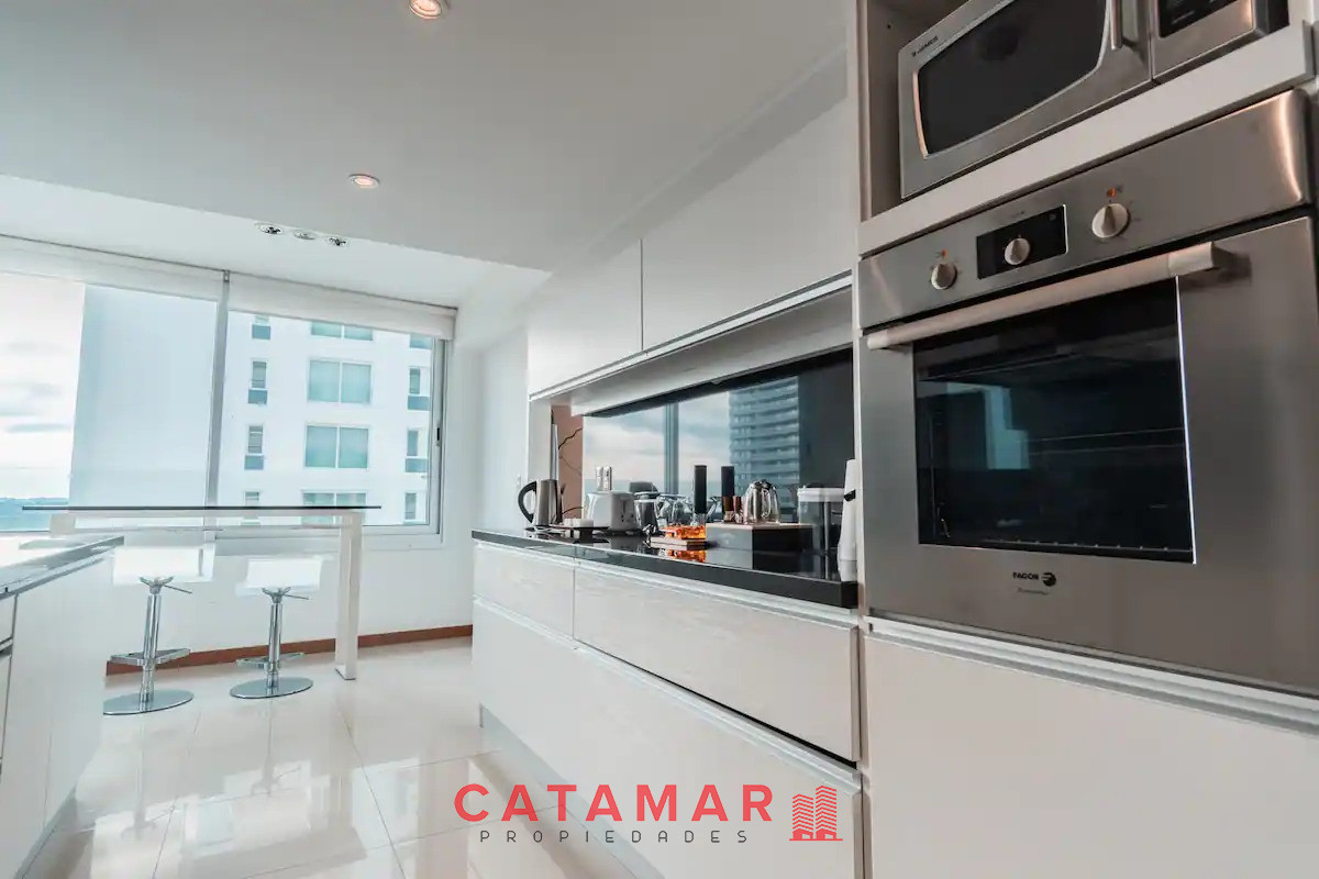 Apartamento ID.654 - Departamento Tiburon de tres dormitorios mas dependencia Playa Brava Punta del Este