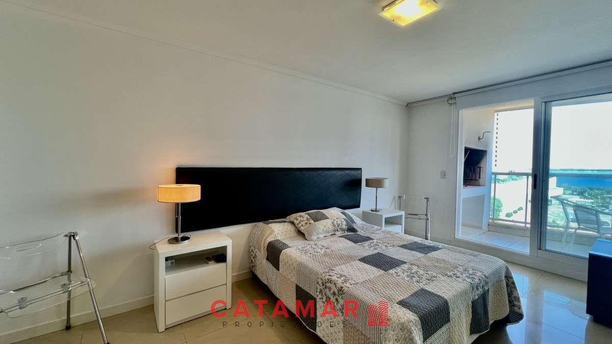 Apartamento ID.618 - Venta departamento dos dormitorios en suite habitación de servicio parrillero Playa Mansa Punta del este