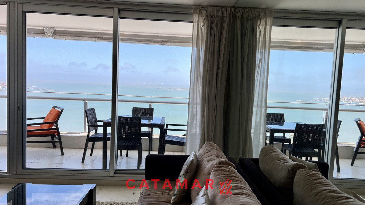 Apartamento ID.490 - Departamento dos dormitorios vista al mar Playa Mansa Punta del Este
