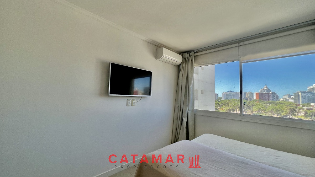 Apartamento ID.618 - Venta departamento dos dormitorios en suite habitación de servicio parrillero Playa Mansa Punta del este