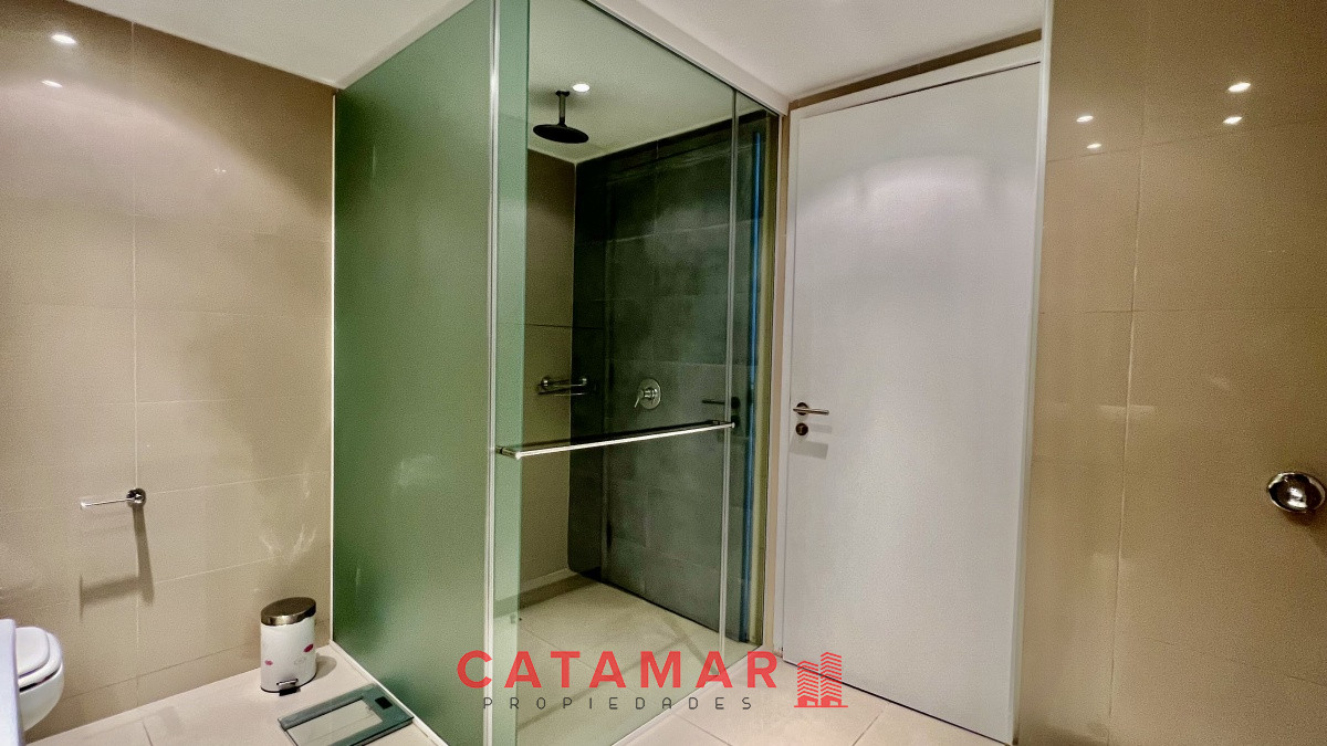 Apartamento ID.616 - Departamento tres dormitorios mas dependencia de servicio frente al mar edificio Tiburón 3 Playa Brava Punta del Este 