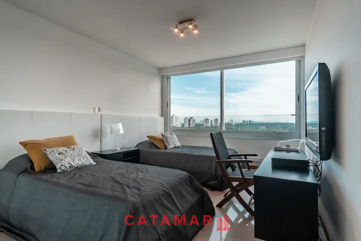 Apartamento ID.654 - Departamento Tiburon de tres dormitorios mas dependencia Playa Brava Punta del Este