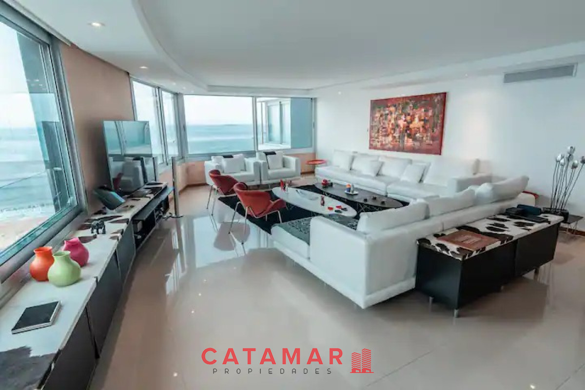 Apartamento ID.654 - Departamento Tiburon de tres dormitorios mas dependencia Playa Brava Punta del Este