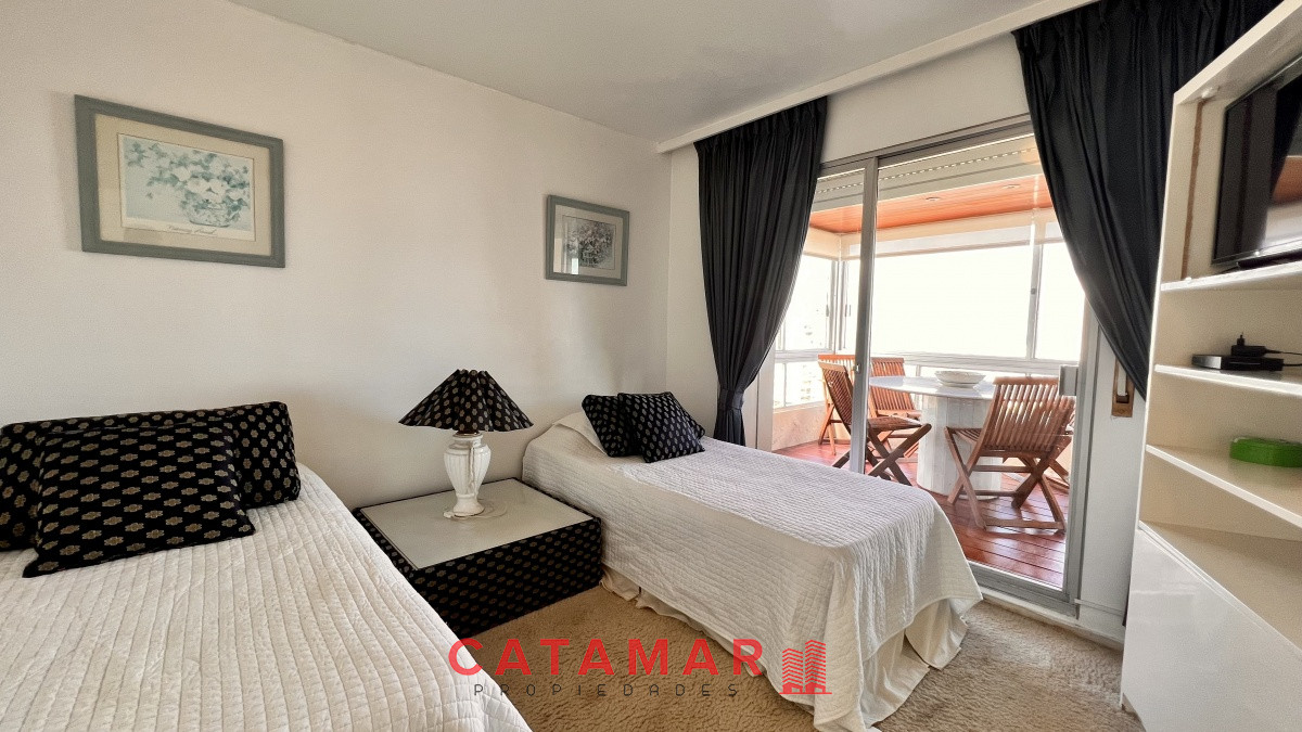 Apartamento ID.527 - Departamento tres dormitorios dos baños lavadero Peninsula Punta del Este