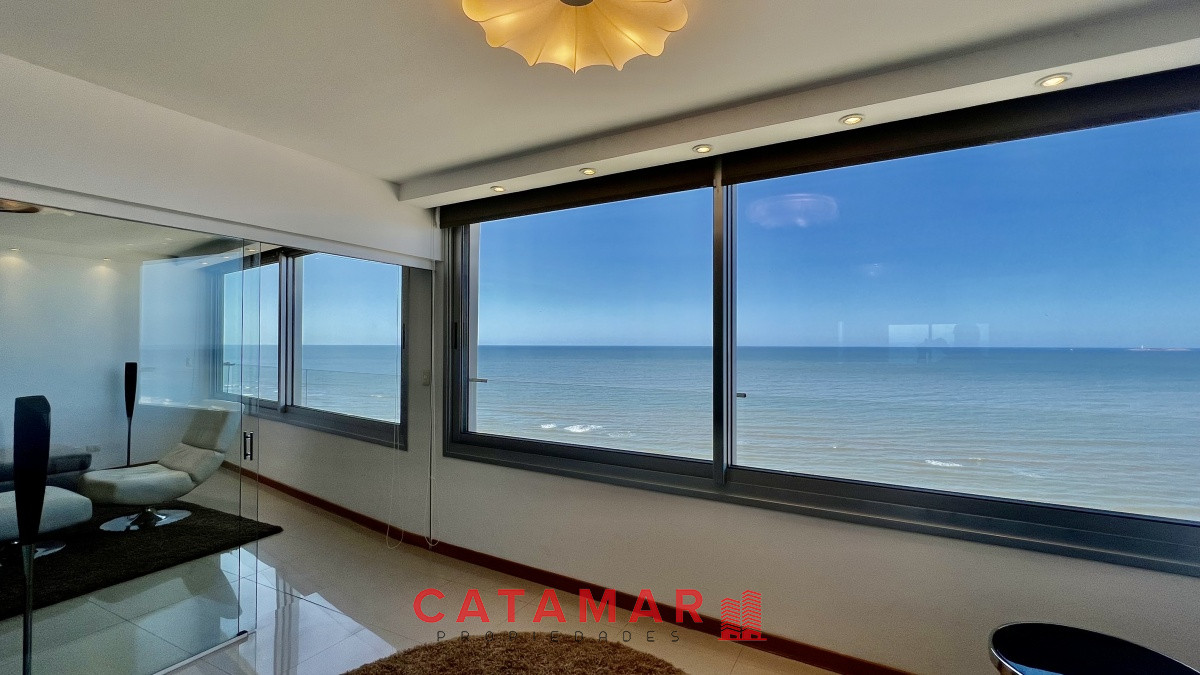 Apartamento ID.616 - Departamento tres dormitorios mas dependencia de servicio frente al mar edificio Tiburón 3 Playa Brava Punta del Este 