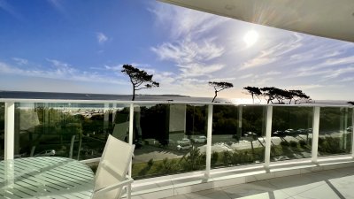 Venta departamento tres dormitorios en suite Playa Mansa Punta del Este