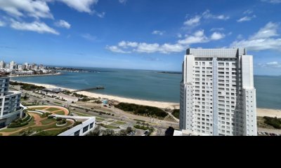 Departamento dos dormitorios dos baños en suite Season Tower Playa Mansa Punta del Este