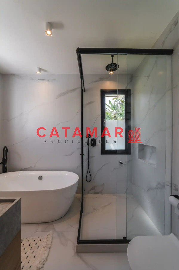 Casa ID.712 - Casa tres dormitorios dos baños toillete piscina La Barra Punta del Este