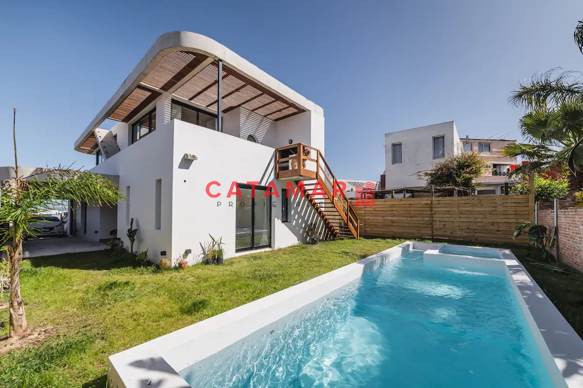 Casa ID.712 - Casa tres dormitorios dos baños toillete piscina La Barra Punta del Este