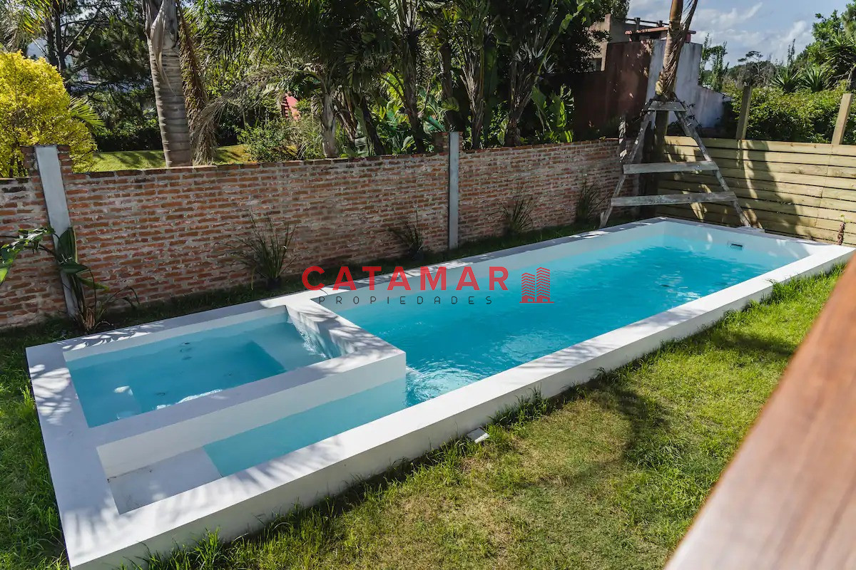 Casa ID.712 - Casa tres dormitorios dos baños toillete piscina La Barra Punta del Este