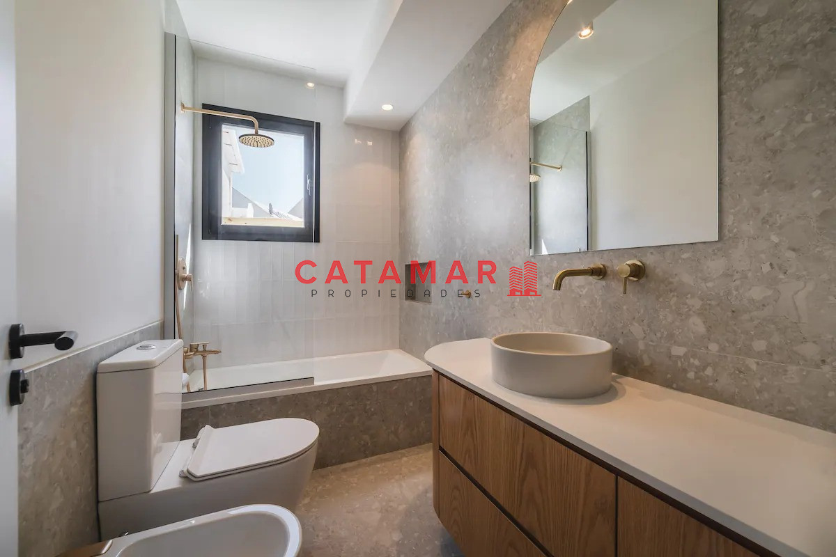 Casa ID.712 - Casa tres dormitorios dos baños toillete piscina La Barra Punta del Este