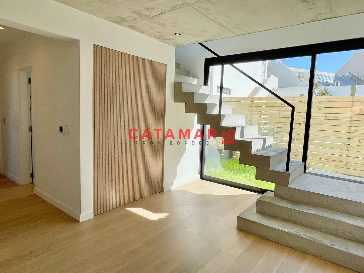 Casa ID.712 - Casa tres dormitorios dos baños toillete piscina La Barra Punta del Este