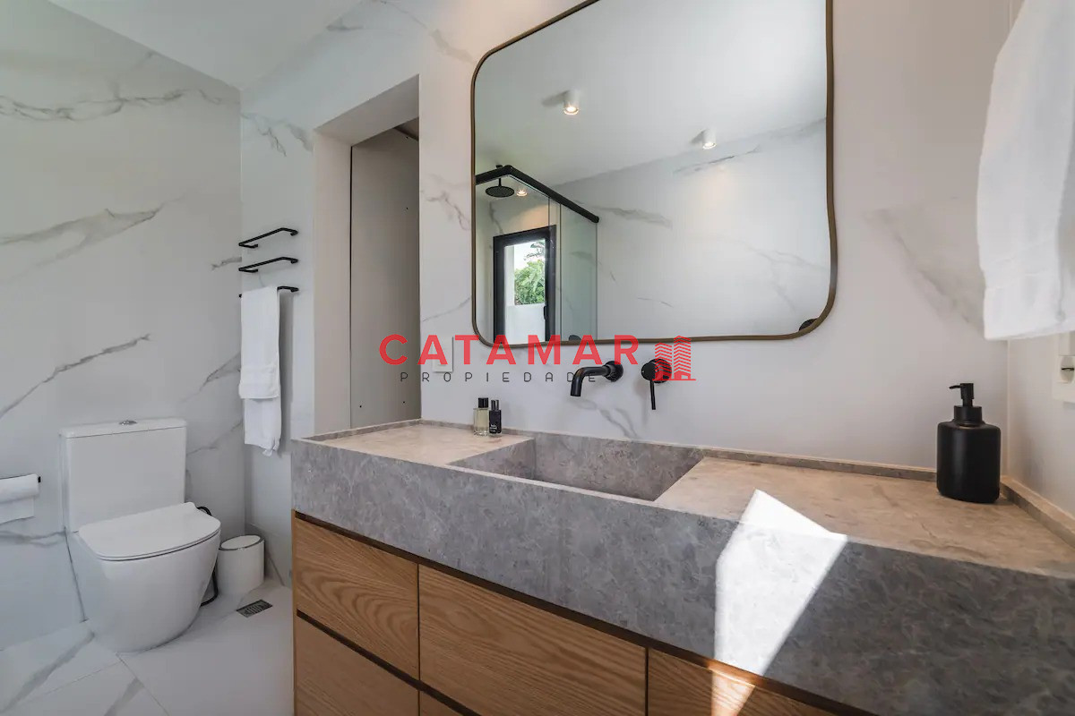 Casa ID.712 - Casa tres dormitorios dos baños toillete piscina La Barra Punta del Este