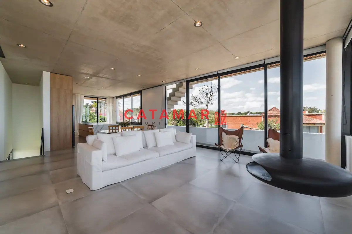 Casa ID.712 - Casa tres dormitorios dos baños toillete piscina La Barra Punta del Este