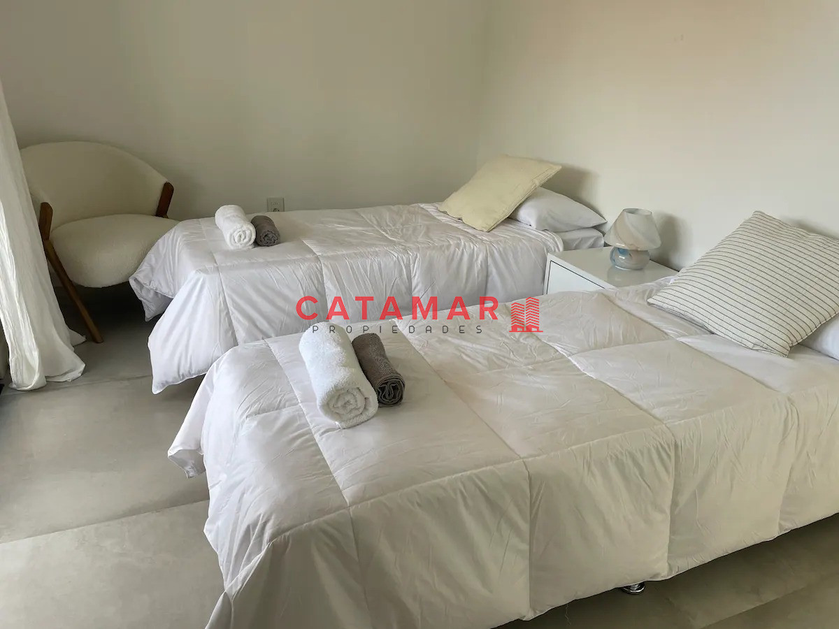 Casa ID.712 - Casa tres dormitorios dos baños toillete piscina La Barra Punta del Este