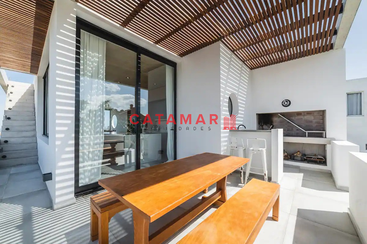 Casa ID.712 - Casa tres dormitorios dos baños toillete piscina La Barra Punta del Este