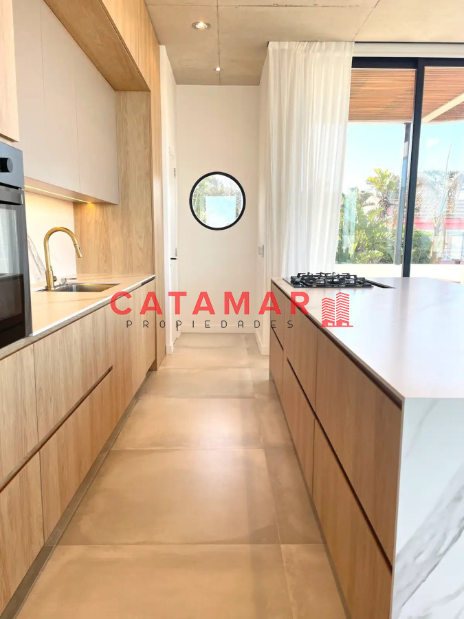 Casa ID.712 - Casa tres dormitorios dos baños toillete piscina La Barra Punta del Este