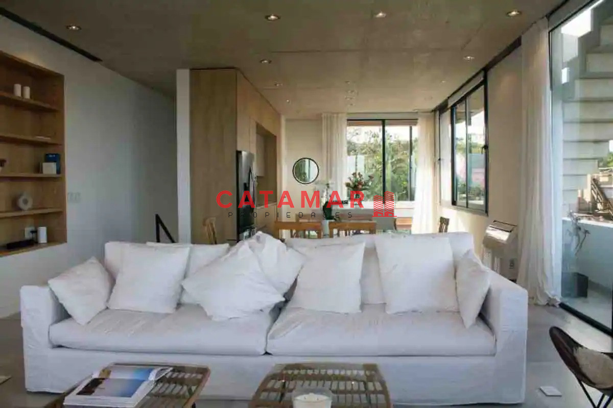 Casa ID.712 - Casa tres dormitorios dos baños toillete piscina La Barra Punta del Este